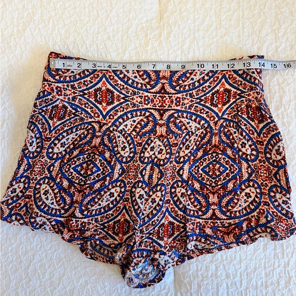 Patterned Shorts (Size: M) - Picture 7 of 9